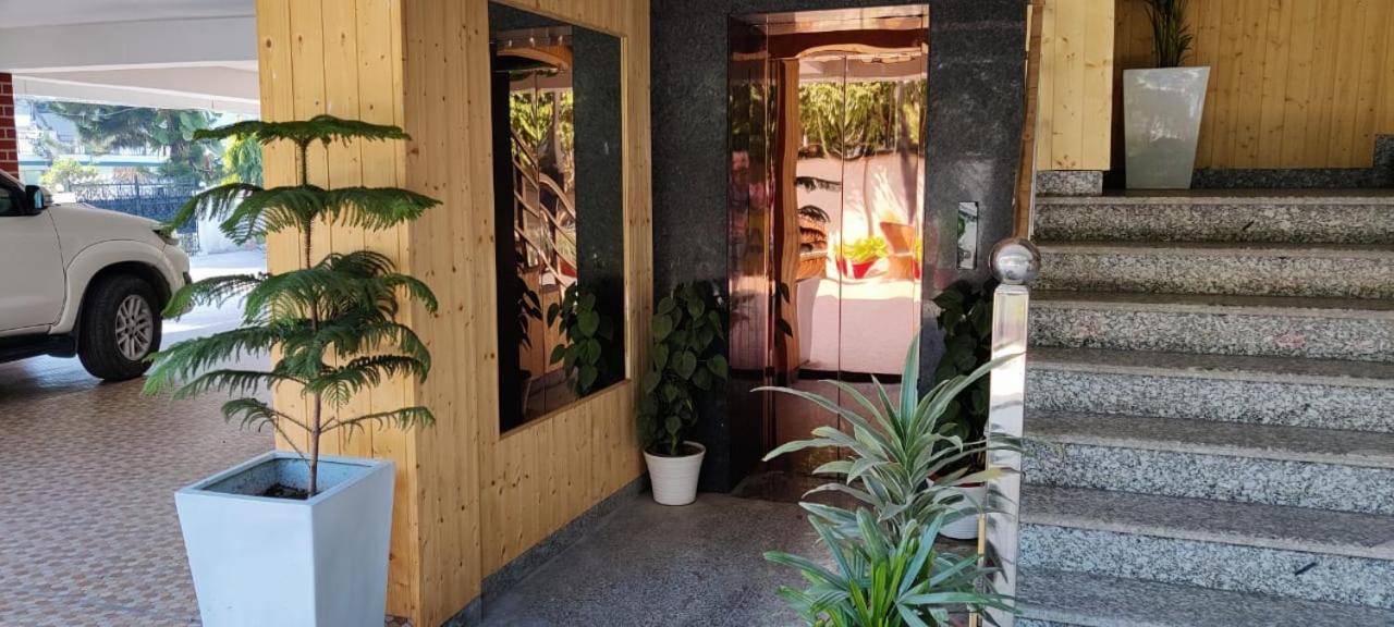 Hotel Maira デヘラードゥーン エクステリア 写真