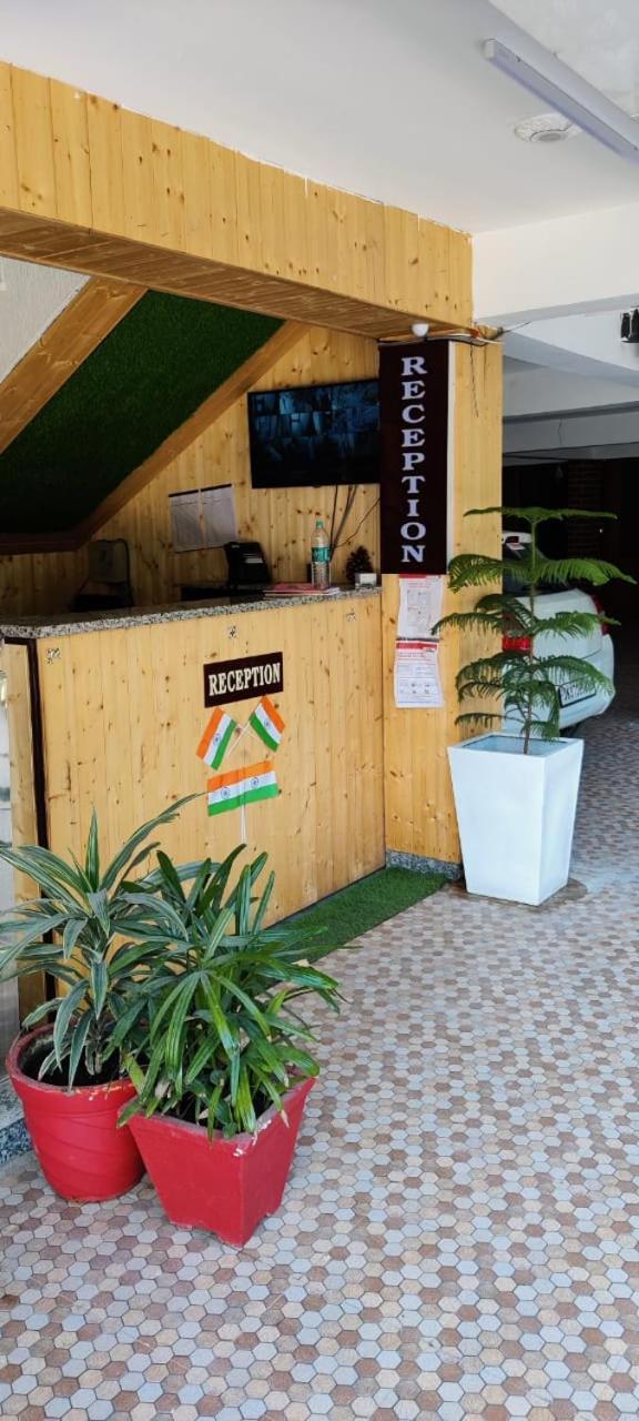Hotel Maira デヘラードゥーン エクステリア 写真