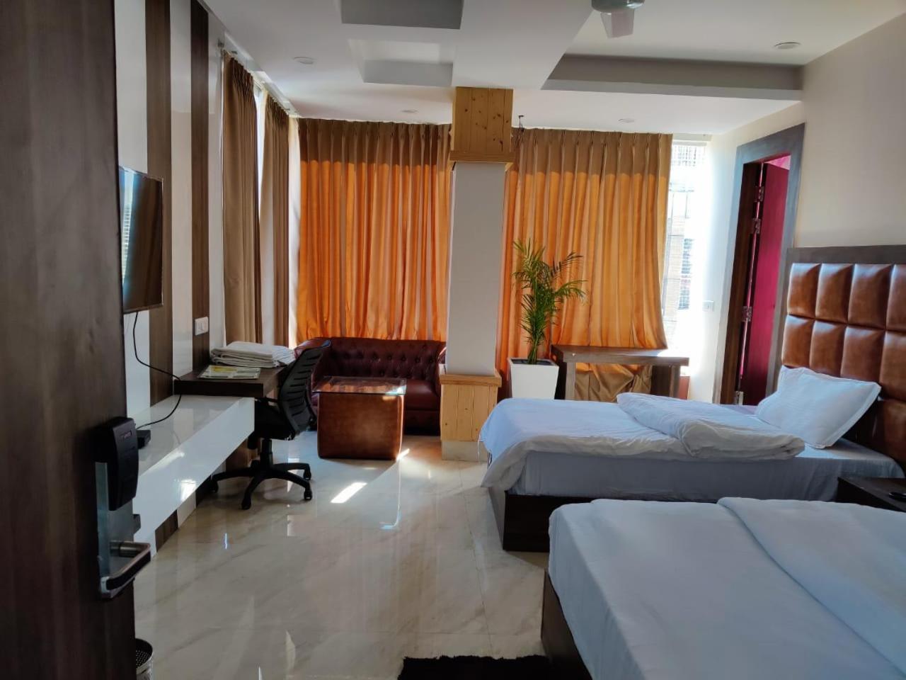 Hotel Maira デヘラードゥーン エクステリア 写真